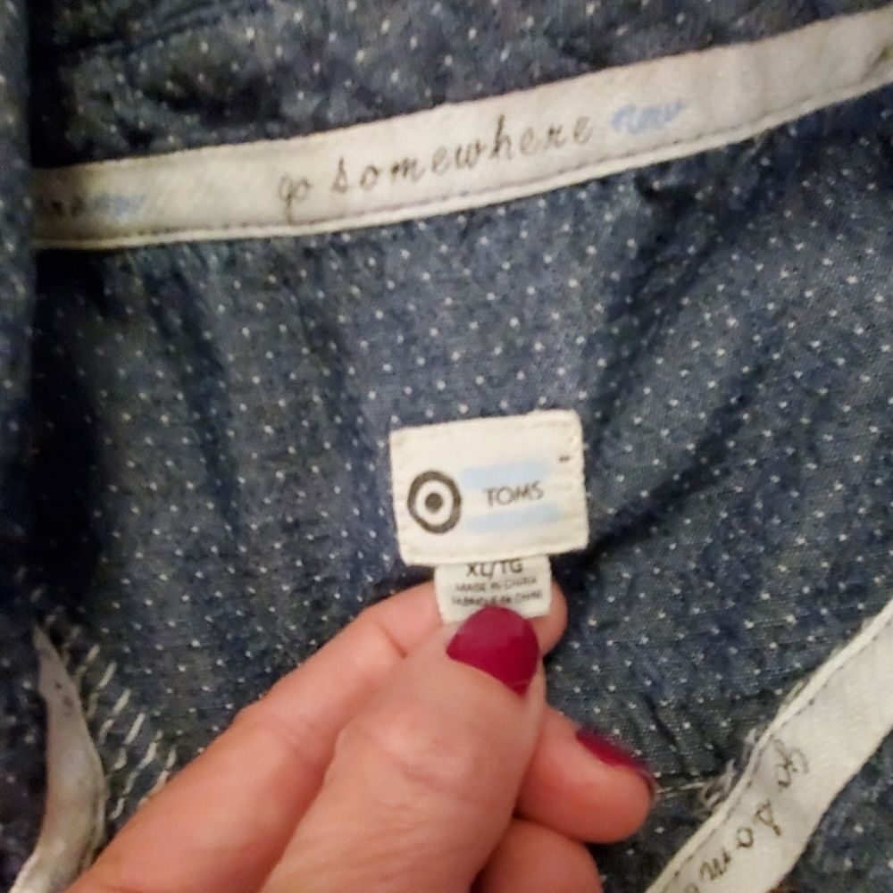 Tom's 1/2 button down top - Picture 2 of 7